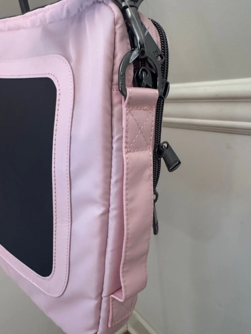 BUBBLE PINK LUD Delta crossbody 17 inch Laptop carry bag